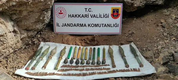 hakkari-valiligi-kayalik-alana-gizlenmis-el-bombalari-ve-muhimmat-ele-gecirildi-1665777901505.jpg Hakkari Valiliği: Kayalık alana gizlenmiş el bombaları ve mühimmat ele geçirildi - 2