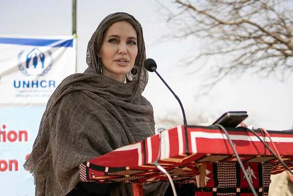 Ünlü oyuncu Angelina Jolie’den karar | Görevinden ayrılıyor