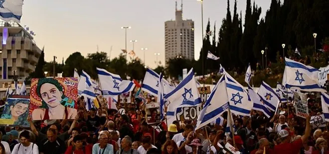 Tel Aviv ateşkes için sokaklarda! On binler Netanyahu’ya ateş püskürdü | Ateşkes, esir takası anlaşması ve erken seçim çağrıları yükseldi