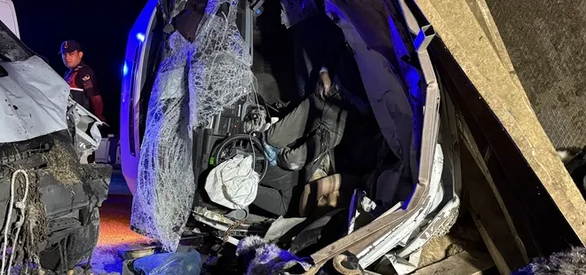 Diyarbakır’da feci kaza! İki kamyon çarpıştı! 2 ölü 1 yaralı