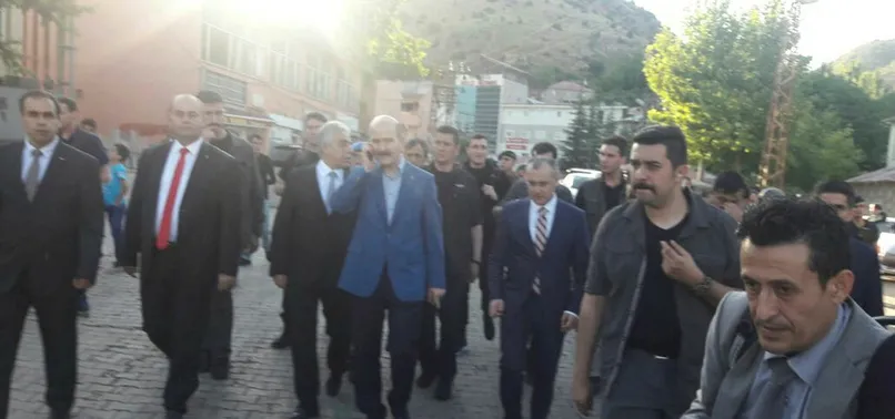 Bakan Soylu'dan sınırın sıfır noktasında bayram namazı
