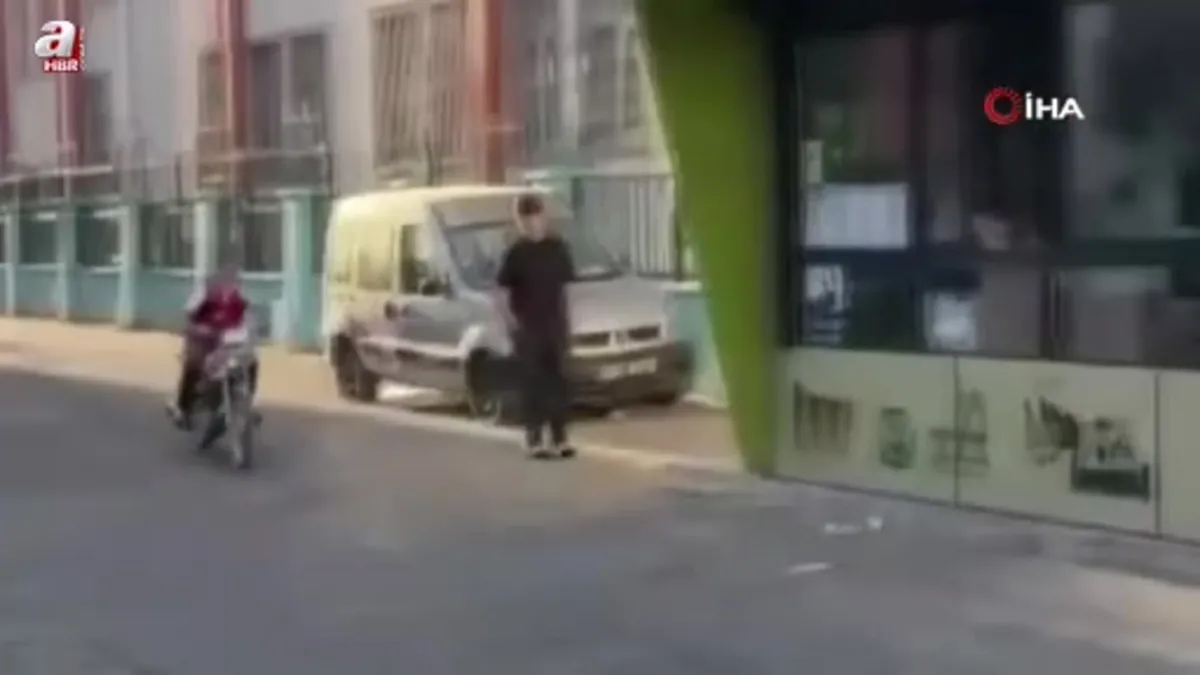 Kasksız ve abart egzozlu motosiklet sürücüsüne ceza