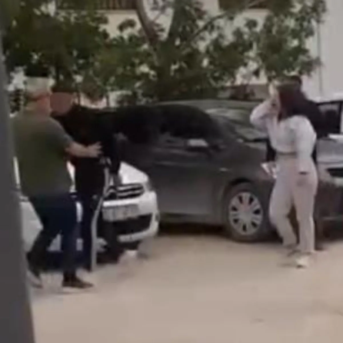 Afyonkarahisar'da kavgayı ayırmaya müdahale edenlere bıçakla tehdit: Şüpheli kent merkezinde yakalandı
