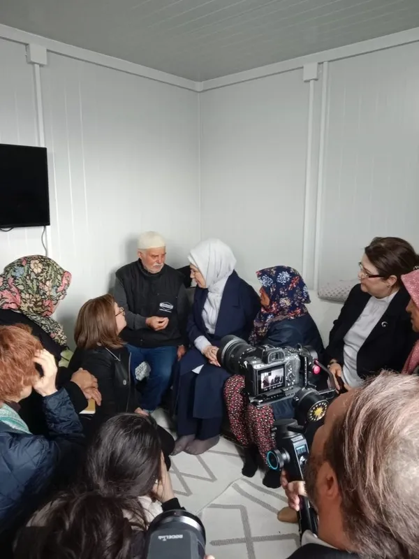 1677908551567.jpeg Emine Erdoğan’ın ziyaret ettiği depremzede aile konuştu: Devletimiz bizi yalnız bırakmadı - 2