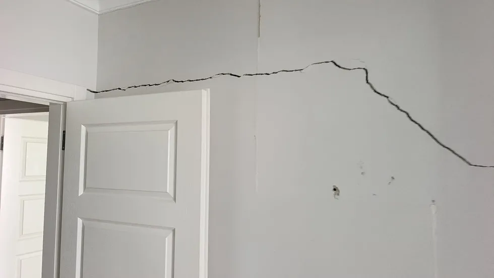 Çatlaklardan ışık görülen apartmanda korku dolu yaşam - 3