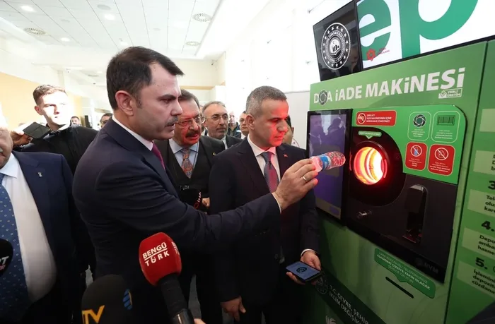 iste-yeni-depozito-sistemi-vatandas-siseden-gelir-saglayacak-11-soruda-tum-detaylar-1736669118997.jpg Sistem sayesinde depozito bedeli vatandaşın e-cüzdan hesabına iade edilecek. (AA)