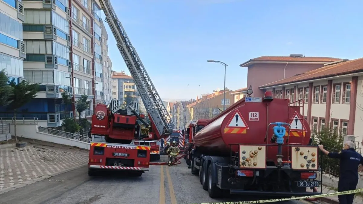 Başkentte çatı yangını kamerada