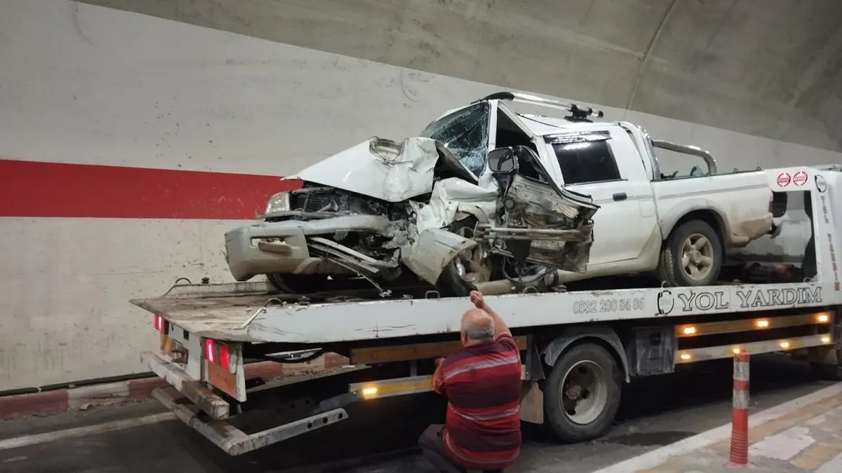 Yusufeli Tünelinde feci kaza! Ölü ve yaralılar var