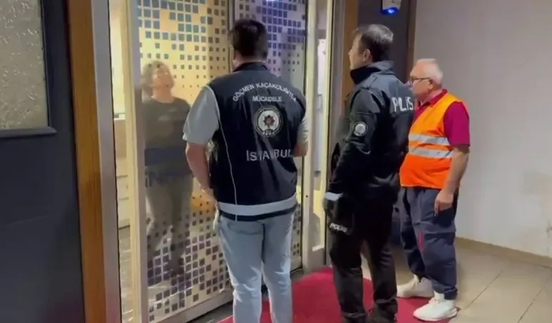 usulsuz-vatandaslik-operasyonunda-2-dalga-bakan-gurlek-acikladi-30-sirkete-kayyum-atandi-1789980591201.jpeg Operasyon kapsamında gözaltılar devam ediyor.