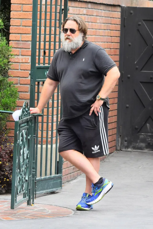 unlu-oyuncu-russell-croweun-babasi-hayatini-kaybetti-1617090943107.jpg Ünlü oyuncu Russell Crowe'un babası hayatını kaybetti! - 5