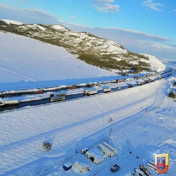 Devlet milletin yanında! TAG Otoyolu’nda vatandaşın yardımına Jandarma ve Gaziantep Valiliği yetişti