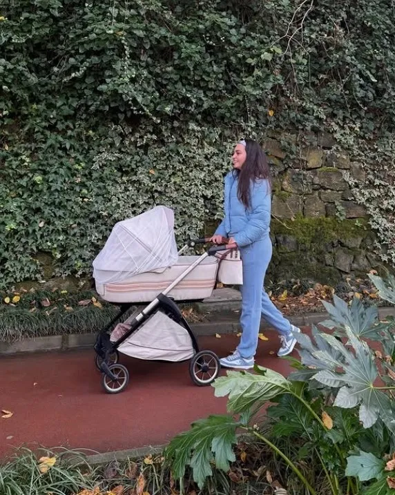 melisa-uralda-minik-yegeni-ile-kalpleri-isitan-kare-1766151578458.jpg Kaynak: Instagram