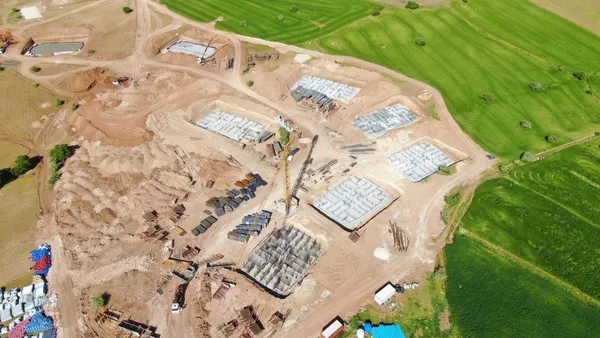 temeli-baskan-erdogan-onderliginde-atilmisti-elazigda-kalici-deprem-konutlari-yukseliyor-1684311722387.jpg Temeli Başkan Erdoğan önderliğinde atılmıştı! Elazığ’da kalıcı deprem konutları yükseliyor! - 4