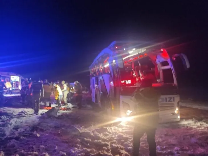 Sivas’ta yolcu otobüsü devrildi! Kırklareli’nde yolcu treni işçi servisine çarptı | Peş peşe kötü haberler