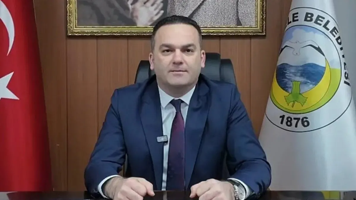 Taciz skandalı gündeme oturmuştu! Hasbi Dede partiden ihraç edildi