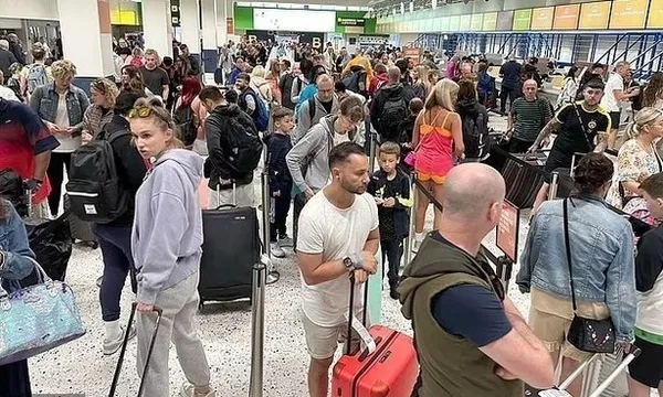 İngiltere'de havacılık krizi! 200 bin yolcu havalimanlarında bekliyor - 2