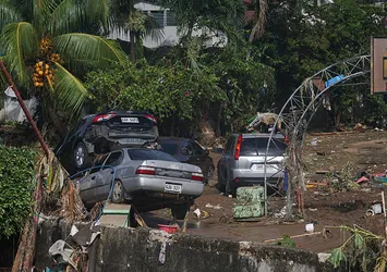Filipinler'de şiddetli rüzgar ve sel: Hayatını kaybedenlerin sayısı 114'e çıktı