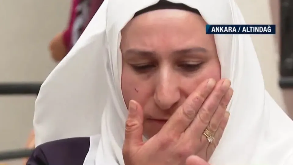 Ankara’da Ayfer Çökmez’e başörtüsü saldırısı! “Erdoğan size çok yüzde verdi” deyip saldırdılar… Yaşadıklarını A Haber’e anlattı