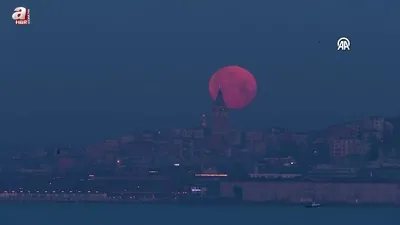 Galata Kulesi ile birlikte görüntülendi