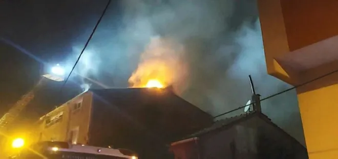 Sultanbeyli'de alevler geceyi aydınlattı