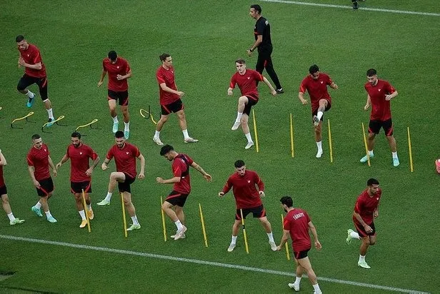 Son dakika: Başkan Erdoğan’a Bakü’de sevgi seli: Taraftarlar böyle seslendi! Türkiye-Galler maçını Aliyev ile birlikte izleyecek