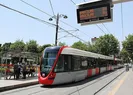 Bağcılar tramvay hattına ağaç devrildi! Seferlerde aksama yaşanıyor