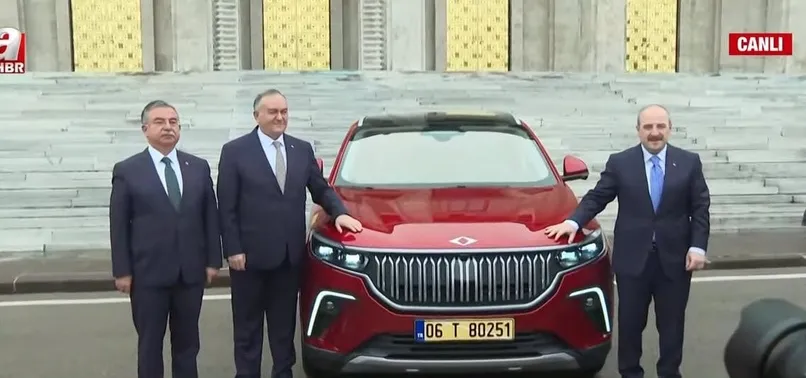 Türkiye'nin otomobili TOGG Meclis'te! Sanayi ve Teknoloji Bakanı Mustafa Varank bütçe sunumuna TOGG ile geldi