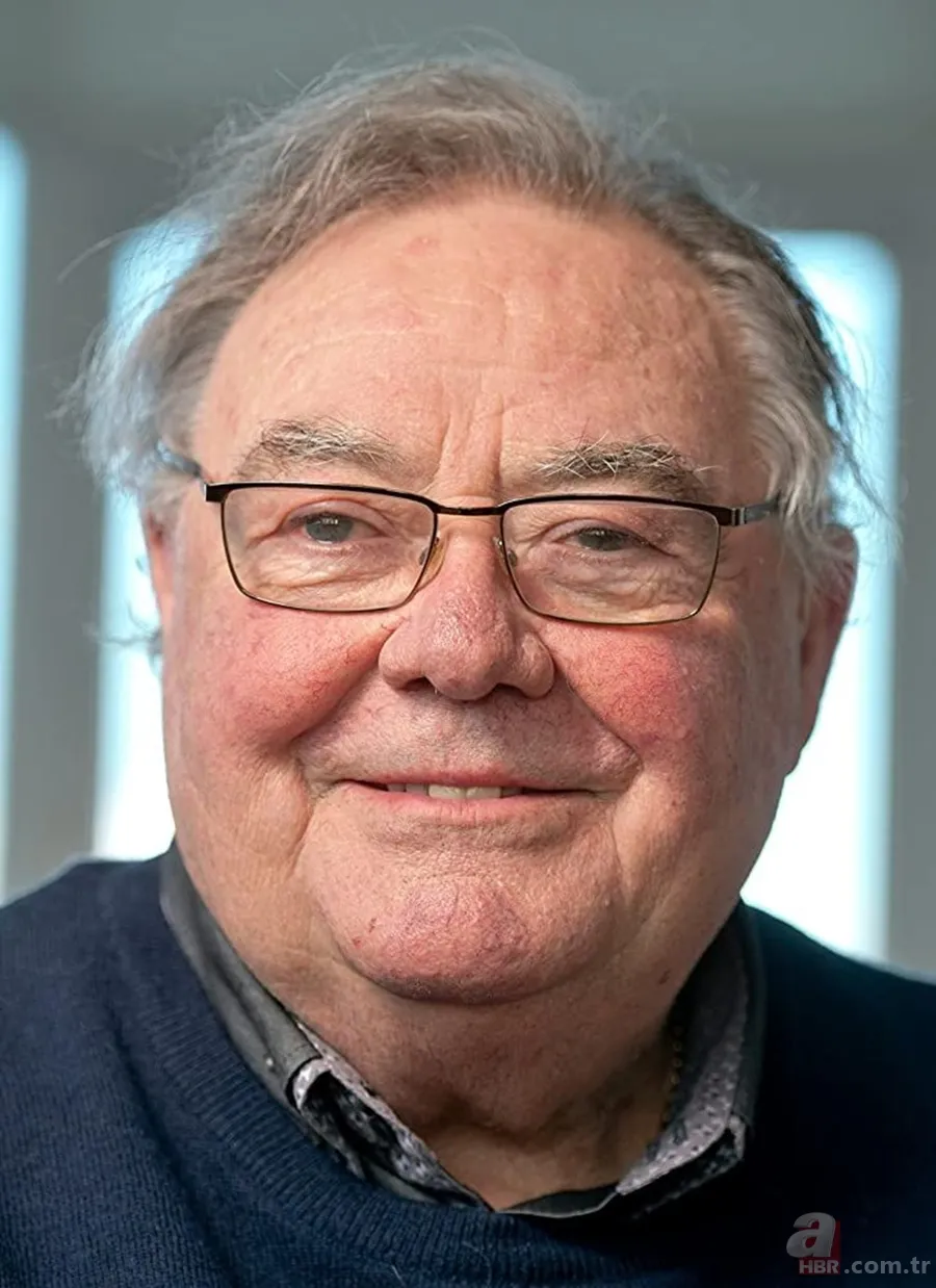 Corona virüsten hayatını kaybeden ünlüler! 13