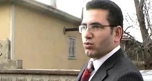 Eski savcı polisten kaçmak isterken ayağını kırdı