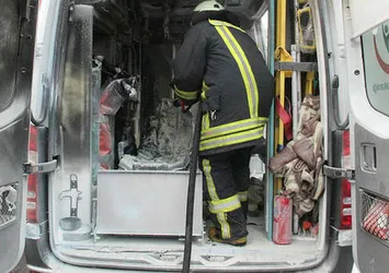 Hasta taşıyan ambulansta yangın