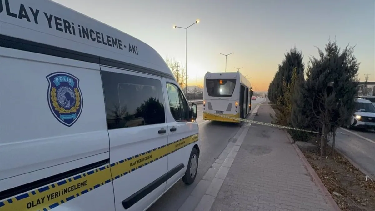 Belediye otobüsünde dehşet! Eşinin gözü önünde bıçaklandı