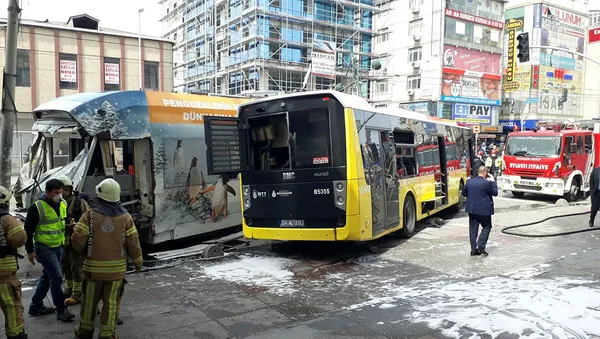 Son dakika: İstanbul Sultangazi'de tramvay raydan çıktı! İETT otobüsüyle çarpıştı - 3