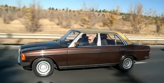 Bahçeli klasik otomobiliyle Ankara turu yaptı!