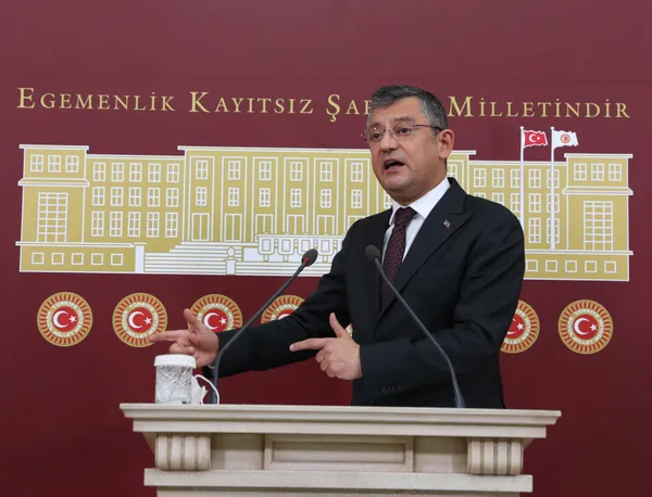 Bu meselede dahi hükümete çamur attılar! CHP’li Özgür Özel’den öz eleştiri: Geçmişte yol yapmamak Türkiye için utanılacak bir iş