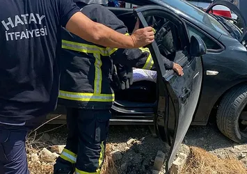 Hatay'da otomobil şarampole yuvarlandı