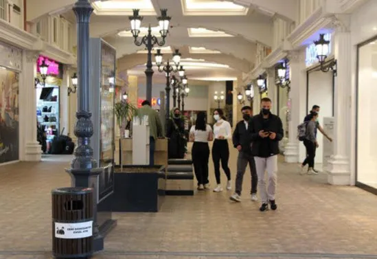 Koronavirüs yasakları kalktı AVM'ler rekor kırdı! Vatandaşlar akın etti - 3