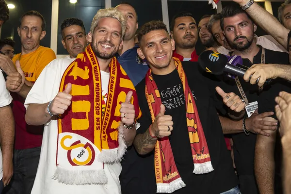 galatasaray-yeni-transferinin-maliyetini-duyurdu-1659982353678.jpg Galatasaray yeni transferlerinin maliyetini duyurdu - 1