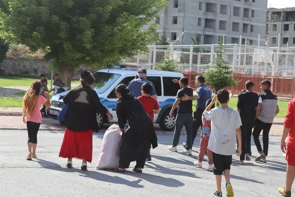 kayseride-evlenmek-istedigi-kizi-ailesi-istemeyince-intihara-kalkisti-1656591371807.jpg Kayseri’de evlenmek istediği kızı ailesi istemeyince intihara kalkıştı - 1