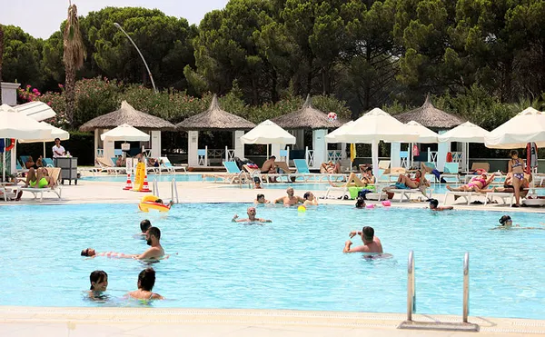 Antalya'ya turist akını: Bir günde 90 bin kişi giriş yapıyor! Bazı otellerde boş yastık bile kalmadı - 2