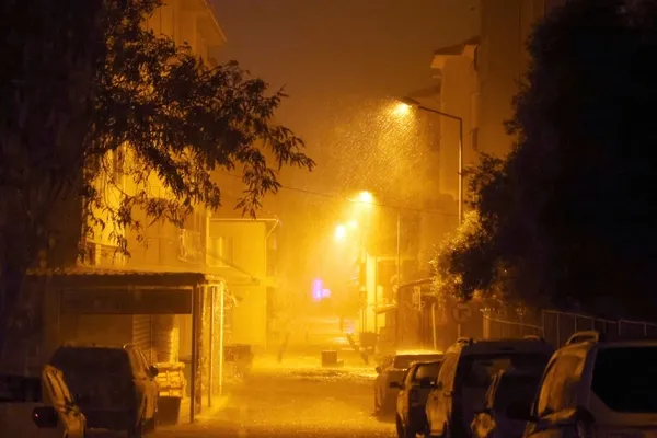 Muğla'da hayatı felç eden dolu! Rögarlar patladı evleri su bastı - 5