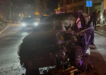 Bayrampaşa'da kaza! Otomüs ile otomobil çarpıştı: 3 yaralı