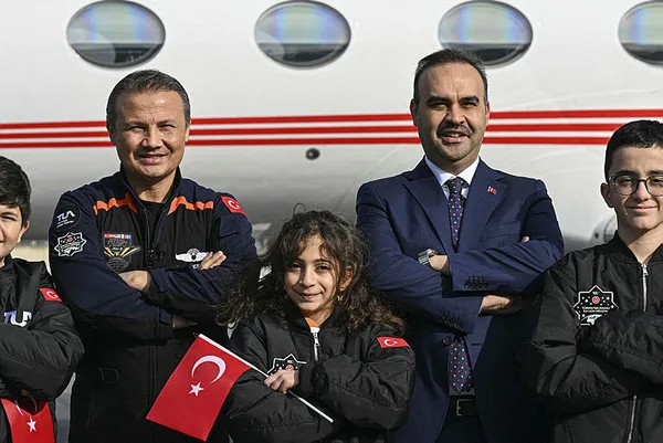 İlk Türk astronot Alper Gezeravcı Türkiye’ye döndü! İşte ilk sözleri: Devletimin emrindeyim her göreve hazırım