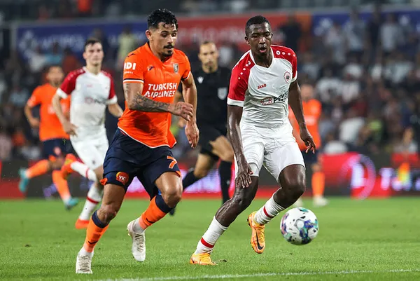 Başakşehir evinde fırsat tepti! Başakşehir - Royal Antwerp: 1-1 MAÇ SONUCU ÖZET