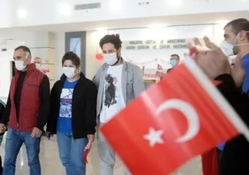 Irak'taki 180 Türk Adana'ya getirildi
