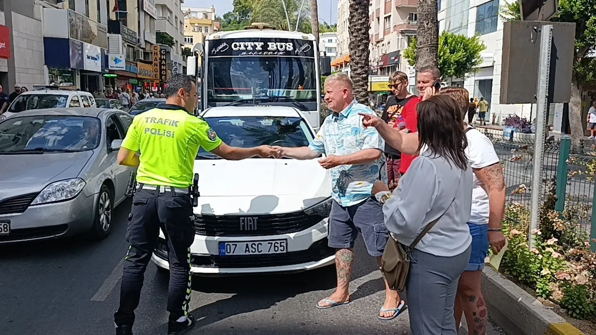 Kazada haklılığını anlatamayan Alman turiste vatandaşlar sahip çıktı - 2
