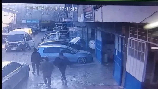 1673961832330.jpg Ümraniye'de yol kavgasında kan döküldü! Dehşet anları kameraya yansıdı - 2