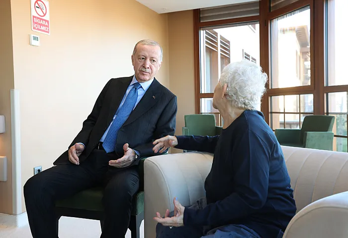 Başkan Erdoğan’dan bakımevindeki yaşlılara ziyaret