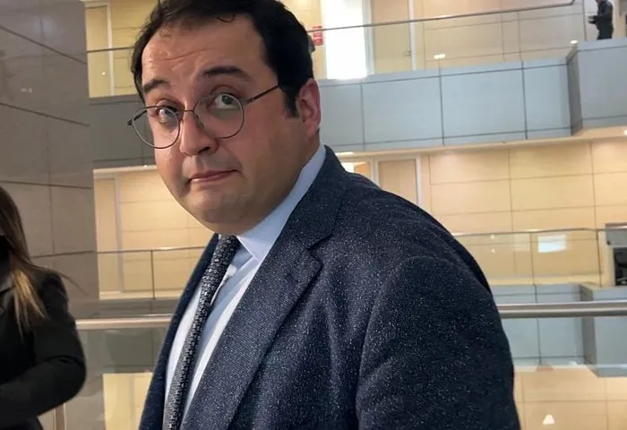 her-tasin-altindan-ekrem-imamoglunun-yol-arkadaslari-cikiyor-iste-chpdeki-para-kulesinde-isim-isim-o-liste-1711166684315.jpeg Onur Öksel
