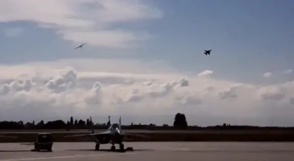AKINCI TİHA ve F-16'nın uçuş görüntüleri paylaşıldı! İşte duygulandıran anlar - 2