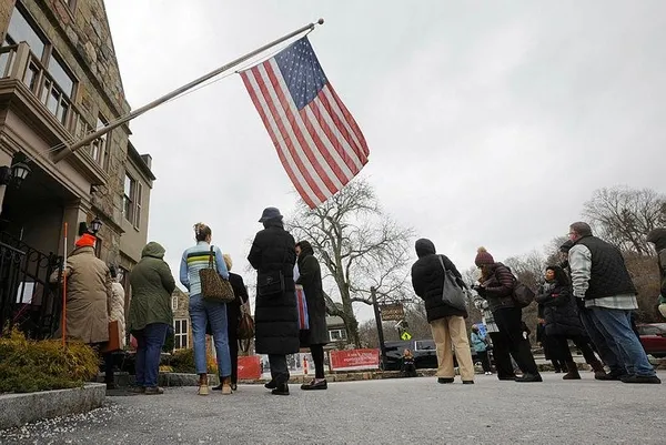 svb-ve-signature-bankin-iflasi-ne-anlama-geliyor-abddeki-bankacilik-kaosu-kuresel-krize-doner-mi-1678788032571.jpeg SVB ve Signature Bank'ın iflası ne anlama geliyor? ABD'deki bankacılık kaosu küresel krize döner mi? - 7